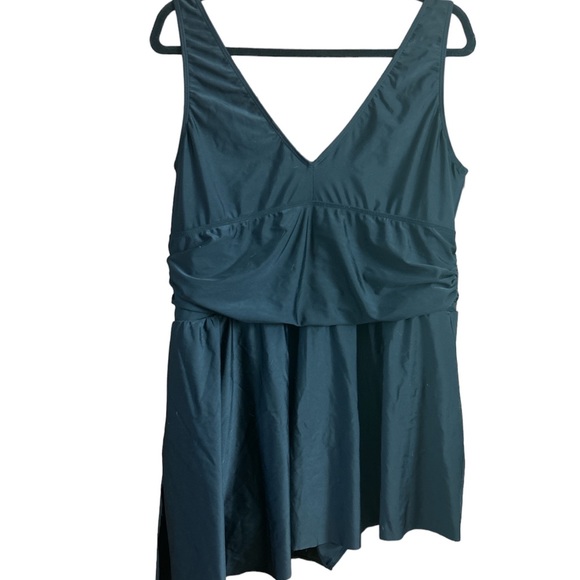 Torrid 4X black swim dress swimsuit one piece wireless cups moderate control NWT - Picture 2 of 7